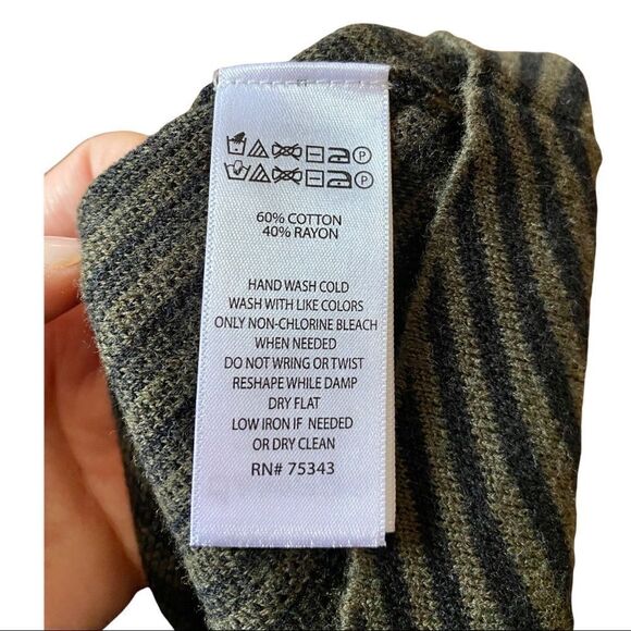 Cynthia Rowley Mock Turtle Neck Long Sleeve Sweater Dress. - Picture 6 of 6